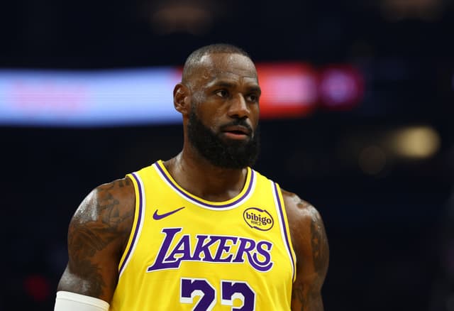 LeBron James rejoint Philadelphie : le King va terminer sa carrière aux 76ers !