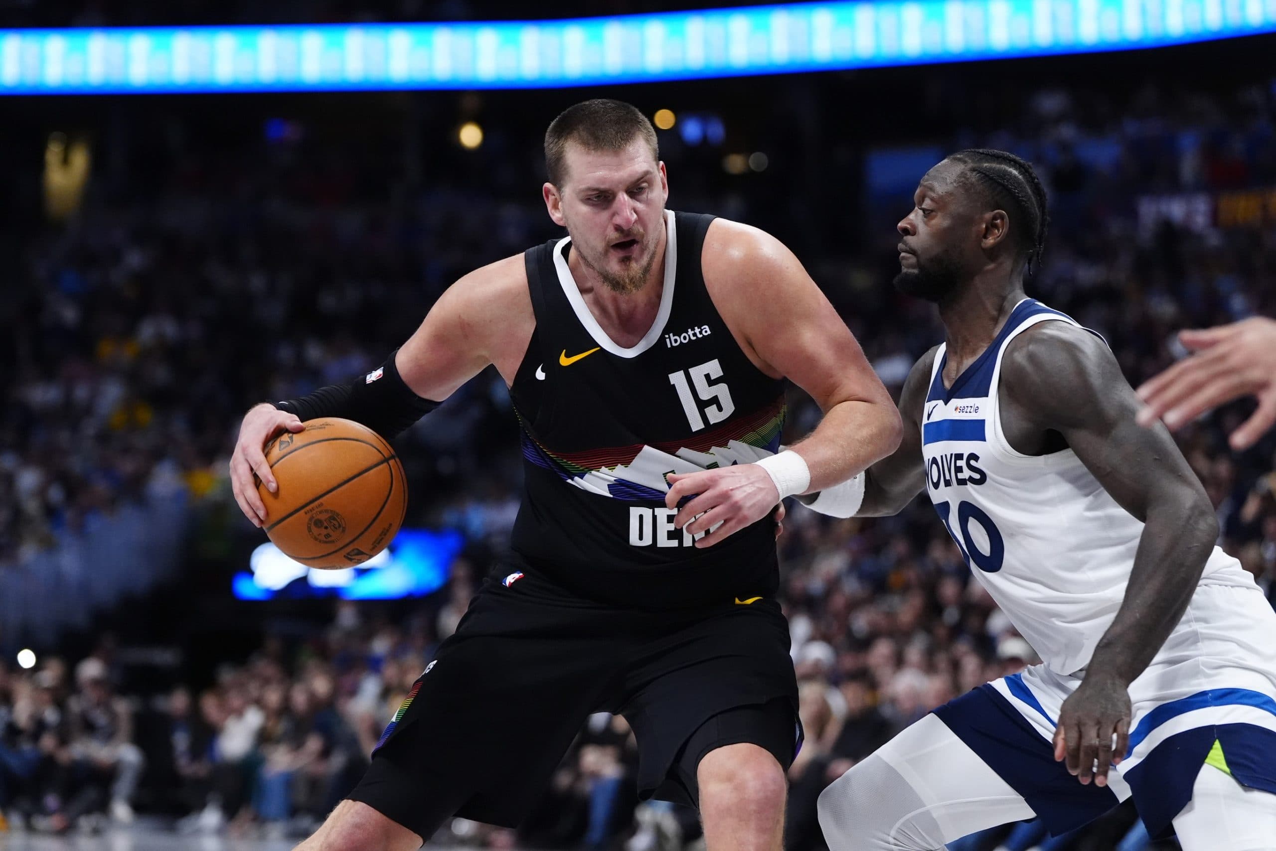 Nikola Jokic explose les compteurs avec 56 points face à Gobert et bat un record NBA en prolongation