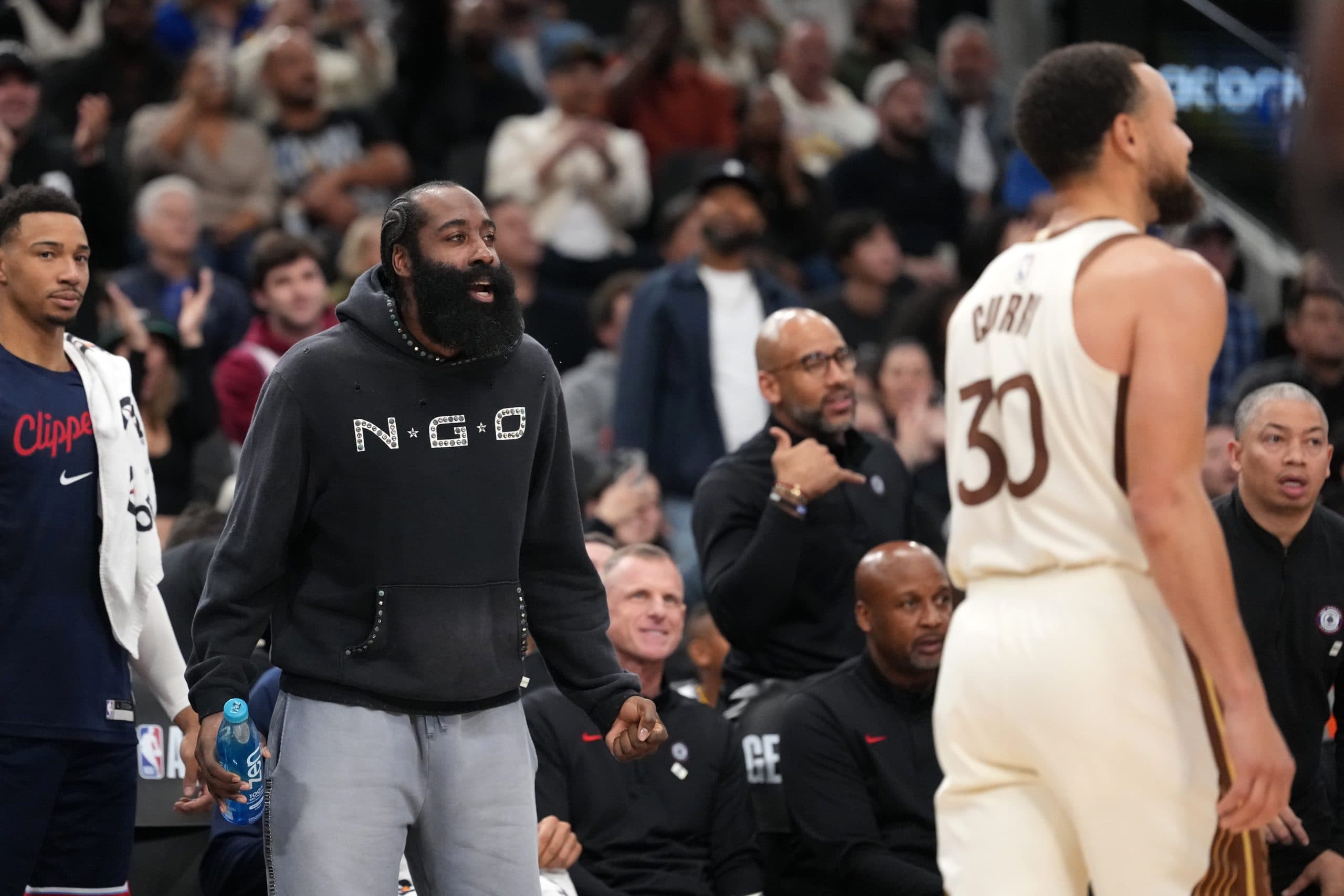 James Harden forfait contre les Warriors à cause d’une blessure à l’épaule