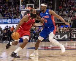 James Harden (19 points, 7 rebonds, 7 passes) à la lutte avec LeVert