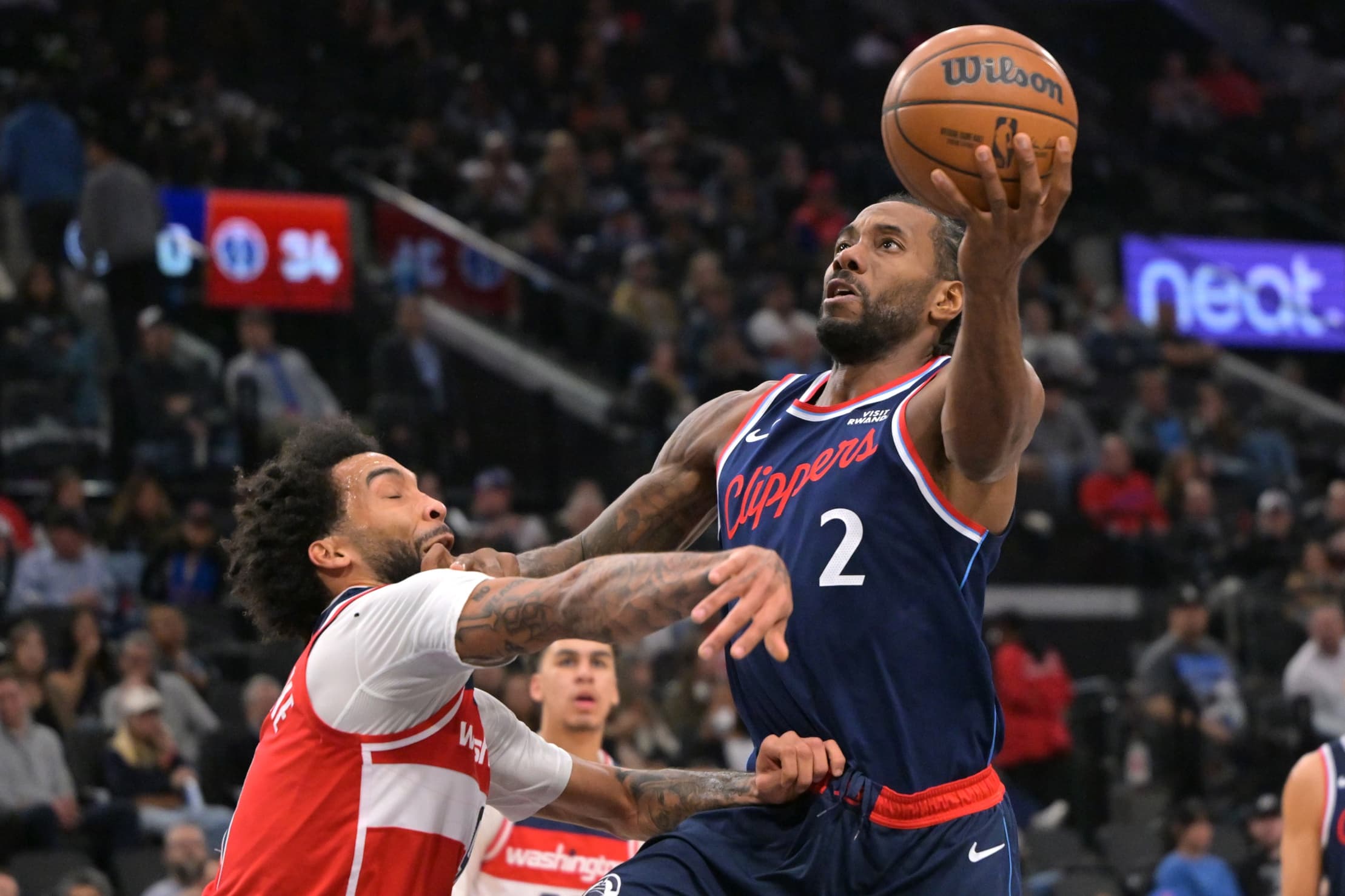 Kawhi Leonard guide les Clippers vers la victoire face aux Wizards