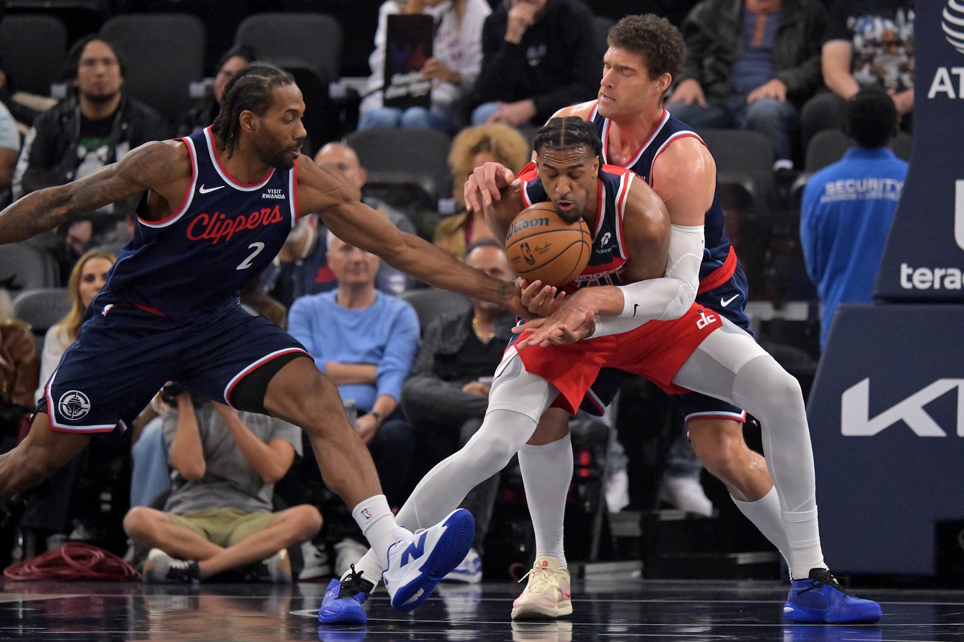 Alexandre Sarr expulsé, Coulibaly blessé, les Wizards battus par les Clippers d’un Batum record