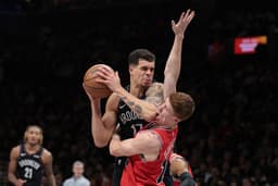 Michael Porter Jr. face à Matas Buzelis