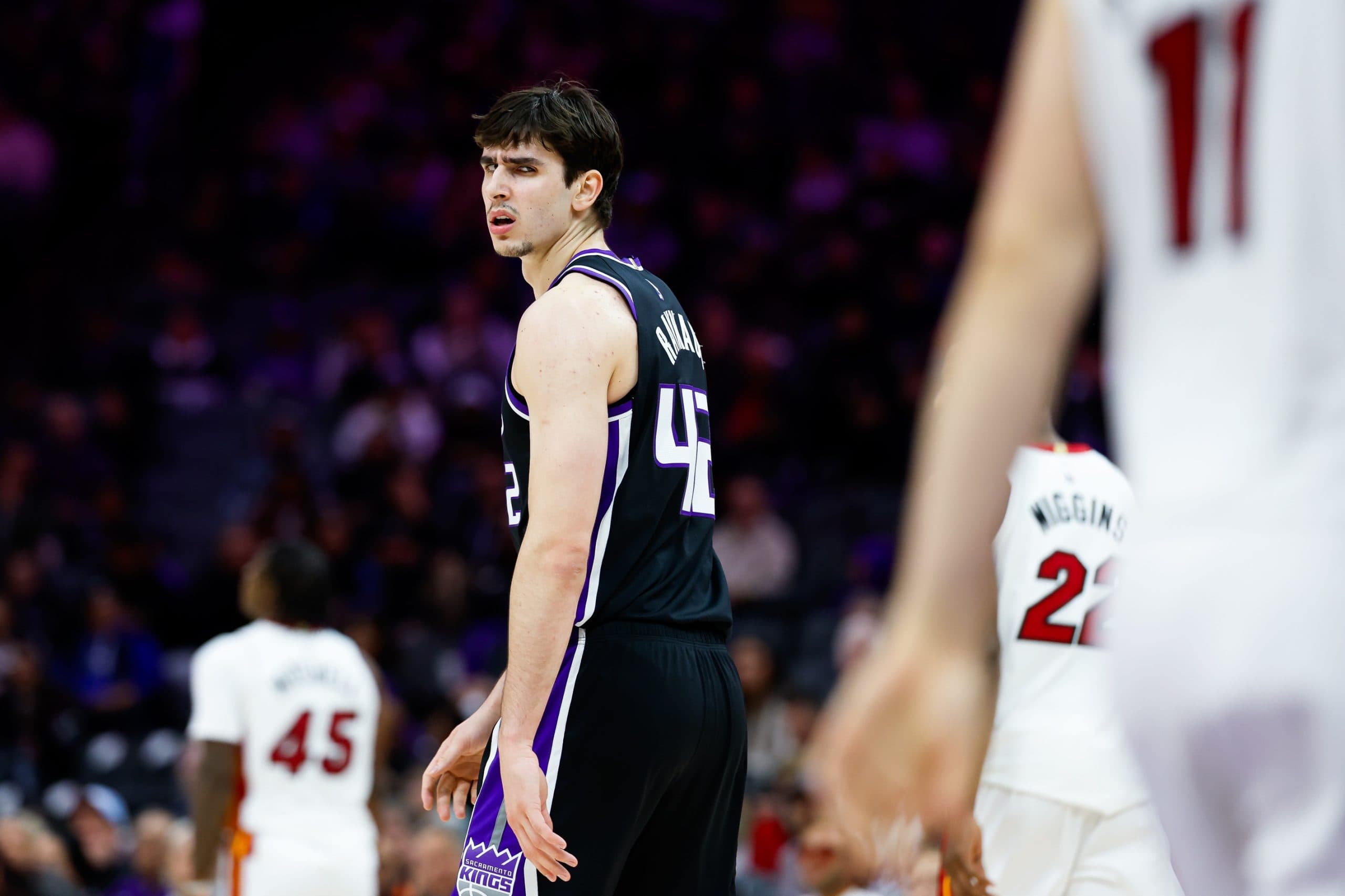 Le Miami Heat écrase Sacramento avec 21 paniers derrière l’arc pour une victoire 130-117