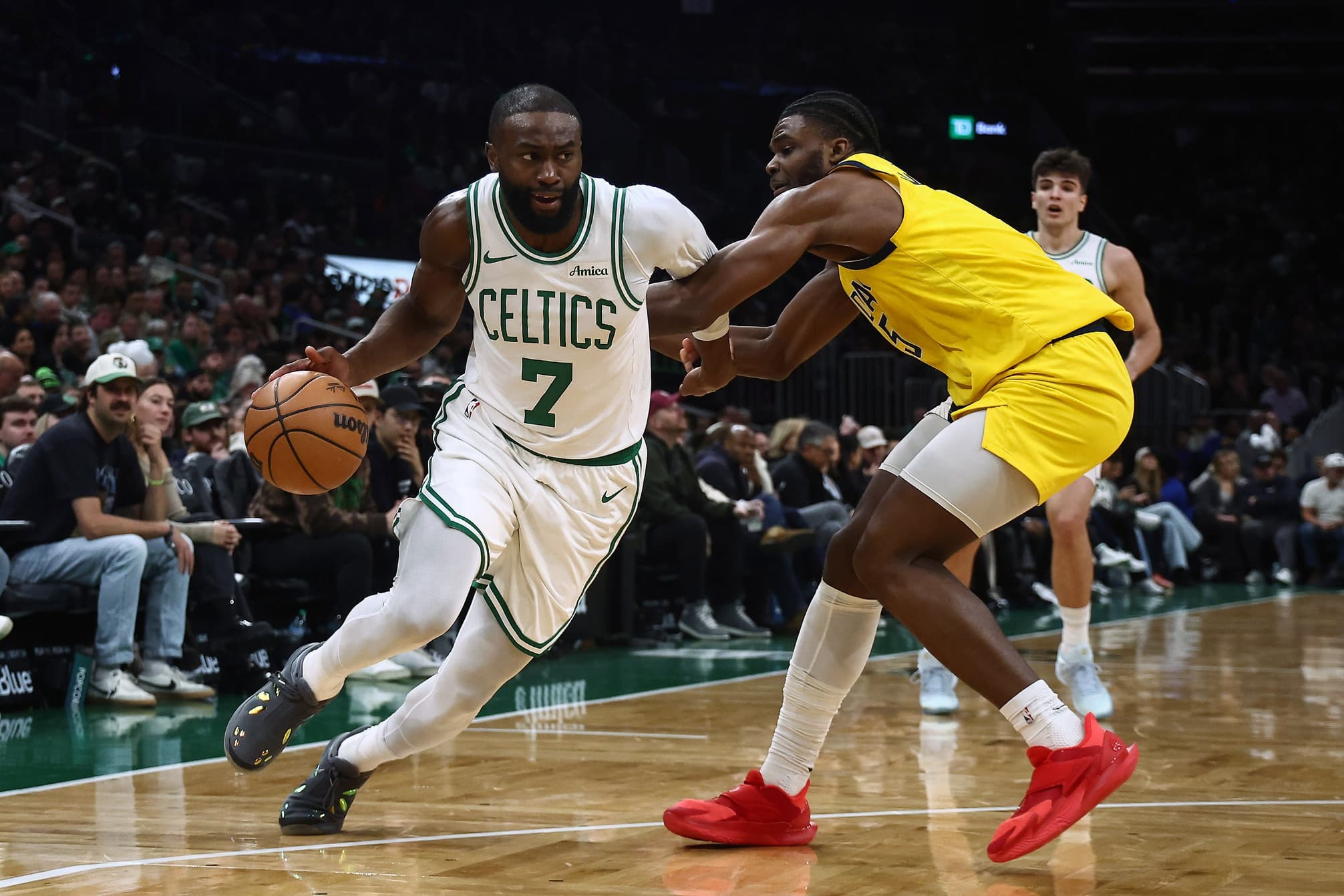 Celtics-Pacers : Jaylen Brown brille avec 30 points dans une victoire dominante