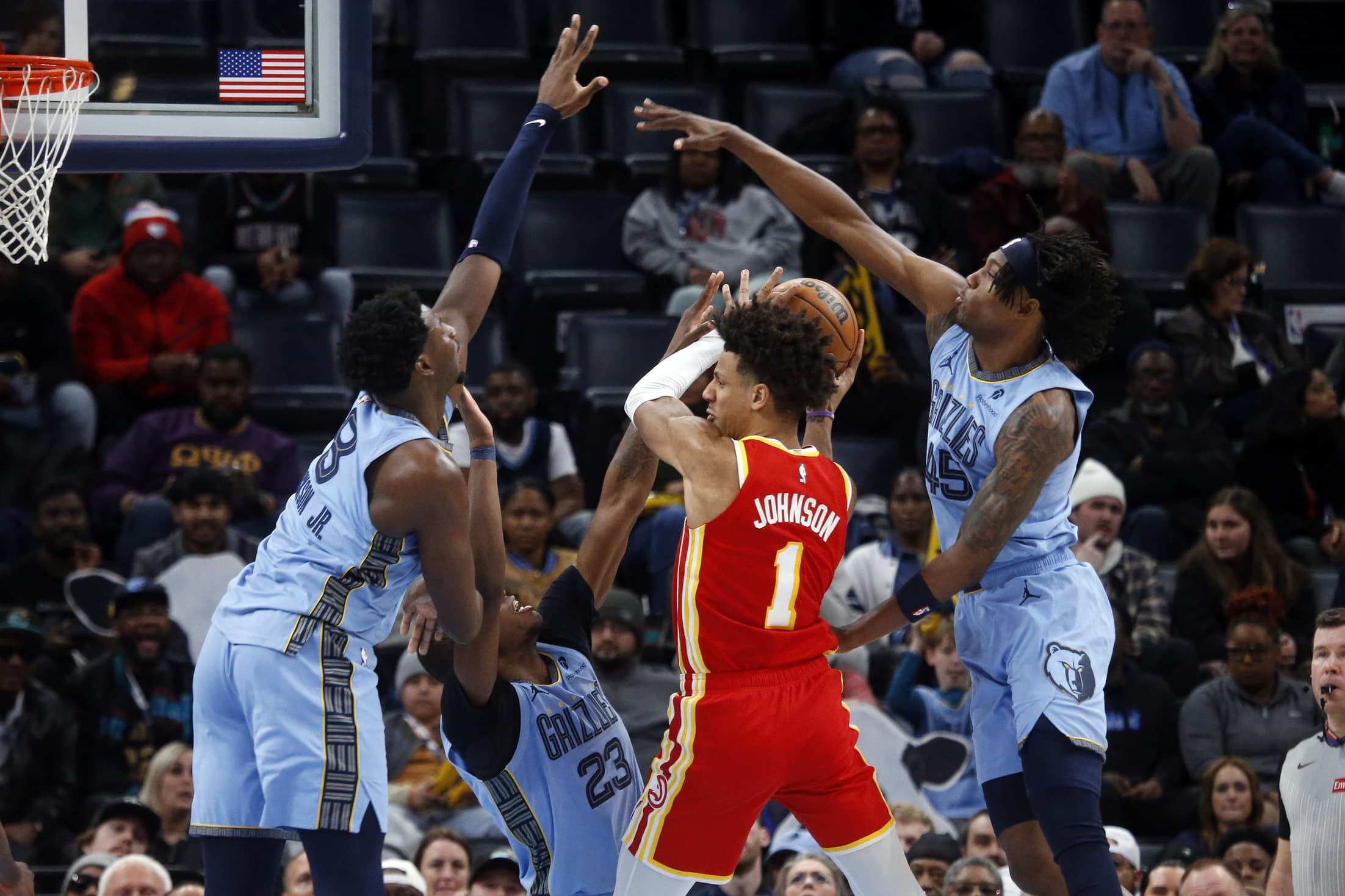 Jalen Johnson mène Atlanta à la victoire face à Memphis avec 32 points et 15 rebonds