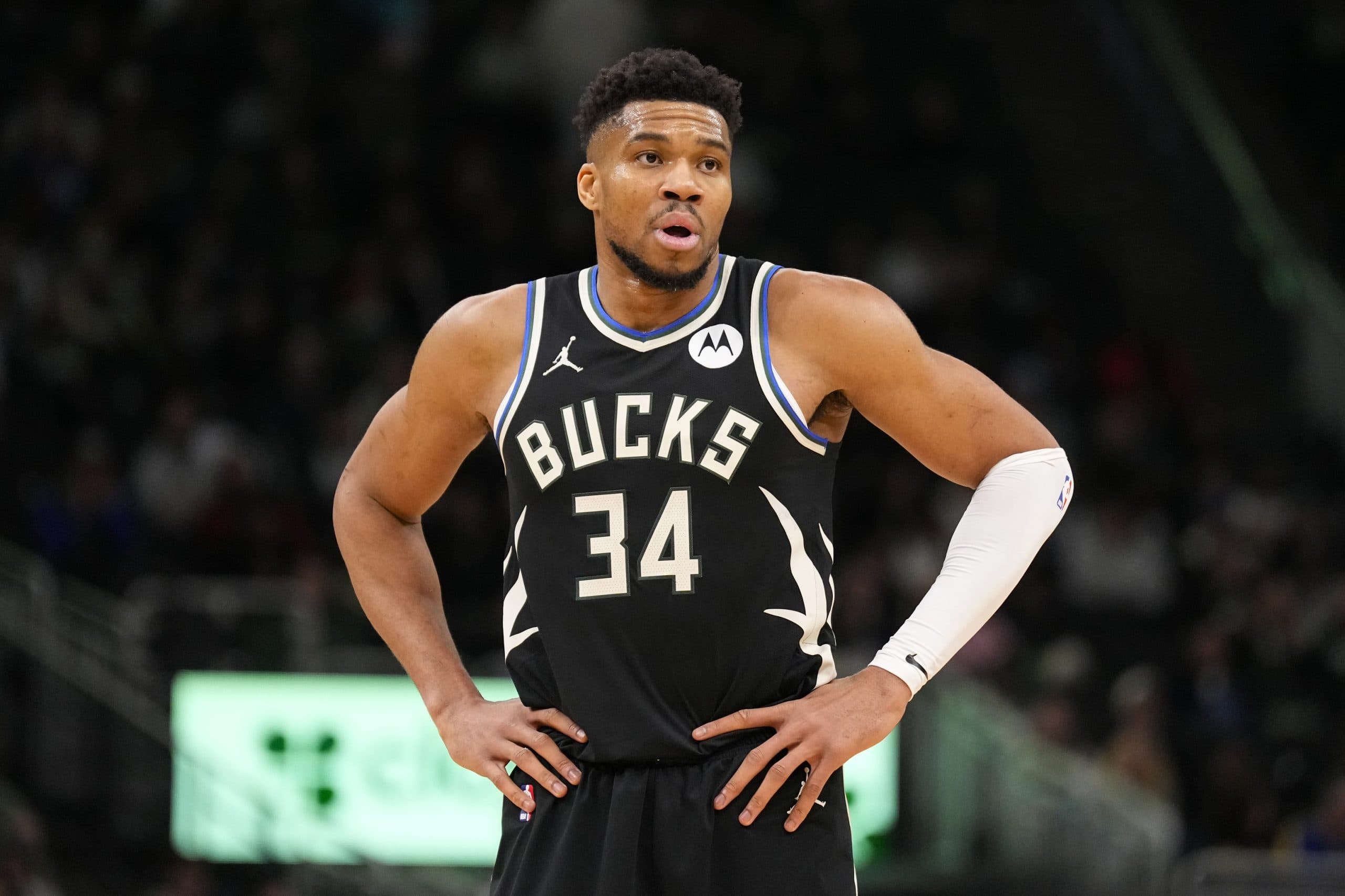 Giannis Antetokounmpo absent 4 à 6 semaines après une nouvelle blessure au mollet