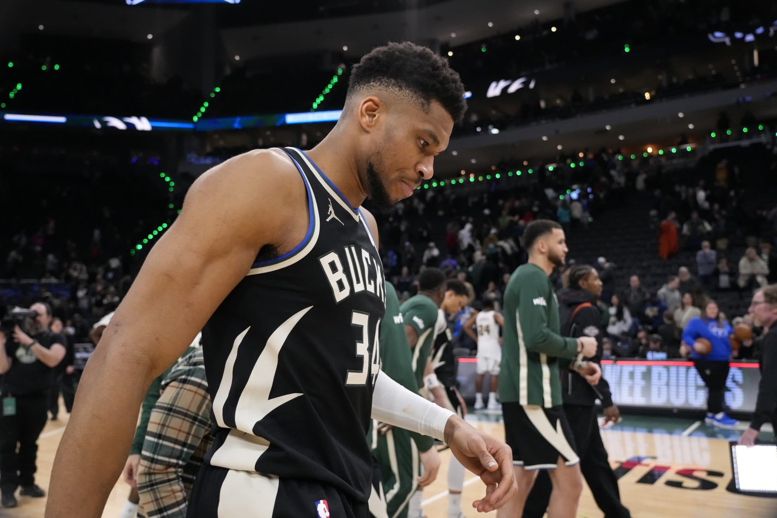 Giannis Antetokounmpo : aucune date de retour après sa blessure au mollet