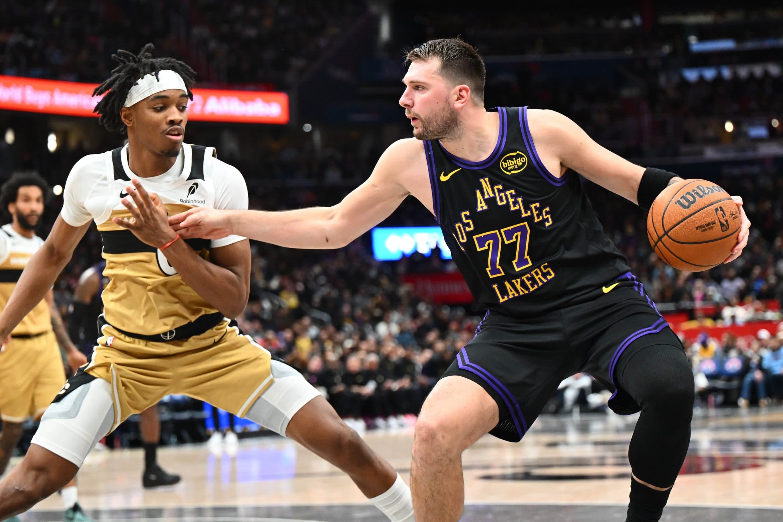 Luka Doncic écrase les Wizards de Sarr et Coulibaly avec un triple-double et 37 points pour les Lakers