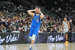 Cette saison, Klay Thompson cumulait 11,7 points, 2,1 rebonds et 1,4 passe de moyenne.