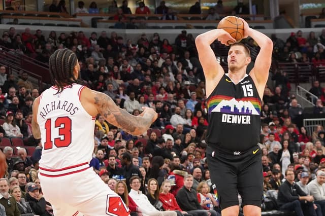 Nikola Jokic entre dans l’histoire NBA avec son 182e triple-double contre Chicago