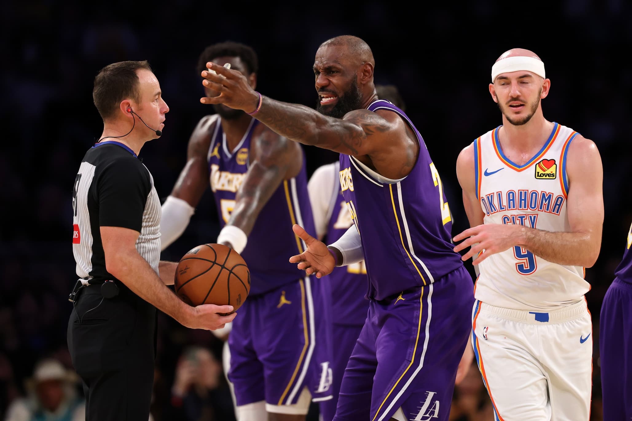 LeBron James critique les Lakers après la défaite face au Thunder