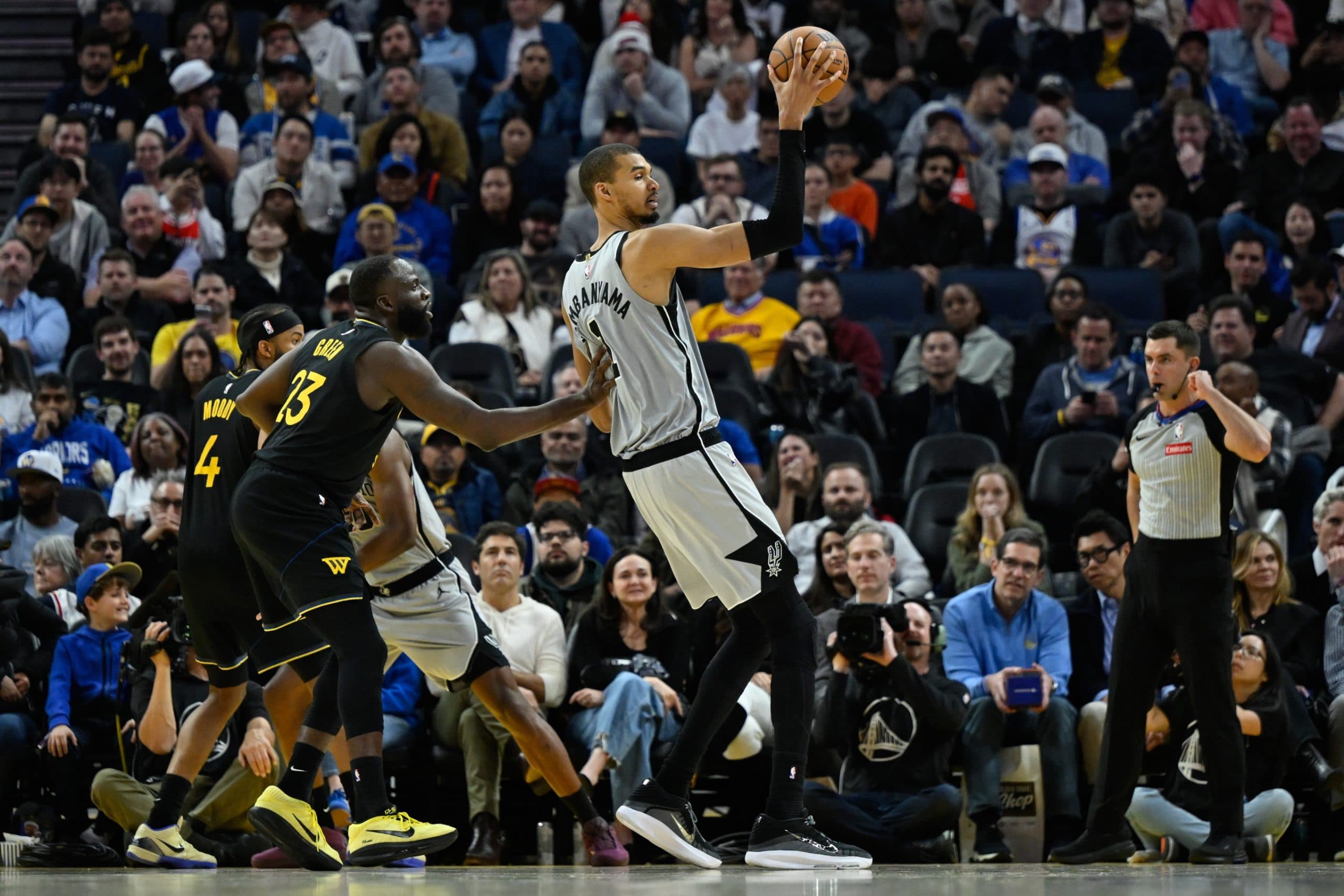 Victor Wembanyama encore chaud avant le All-Star Game, les Spurs enchaînent une 6e victoire de suite