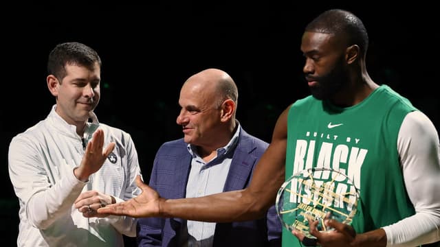 Loin de convaincre, Brad Stevens a tenté d’expliquer le transfert de Jaylen Brown aux Sixers