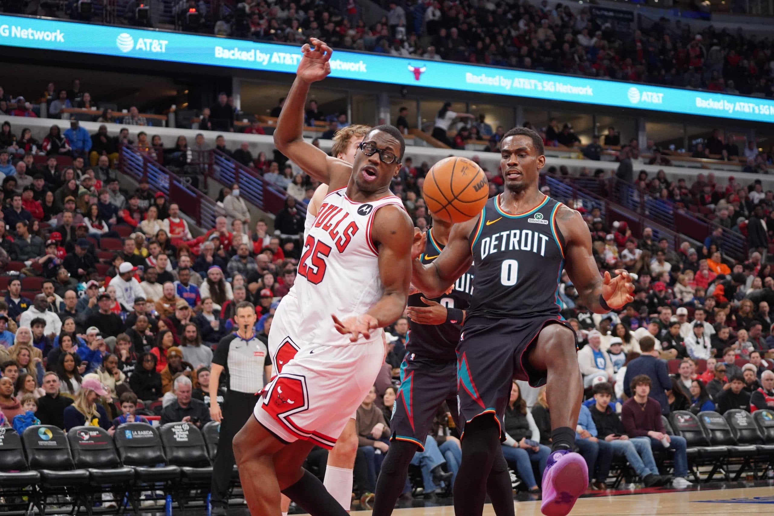 Jalen Duren brille lors de son retour, Detroit écrase Chicago 126-110