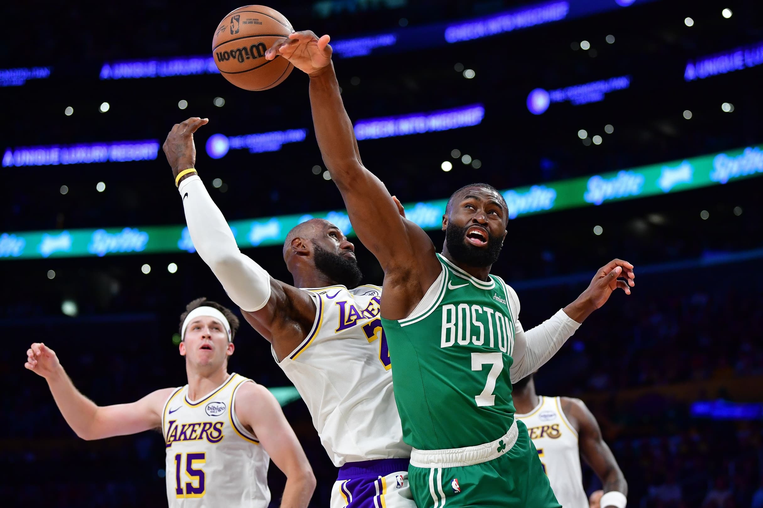 LeBron James soutient Jaylen Brown pour le MVP après Celtics-Lakers