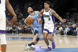 Killian Hayes en défense sur Scotty Pippen Jr.