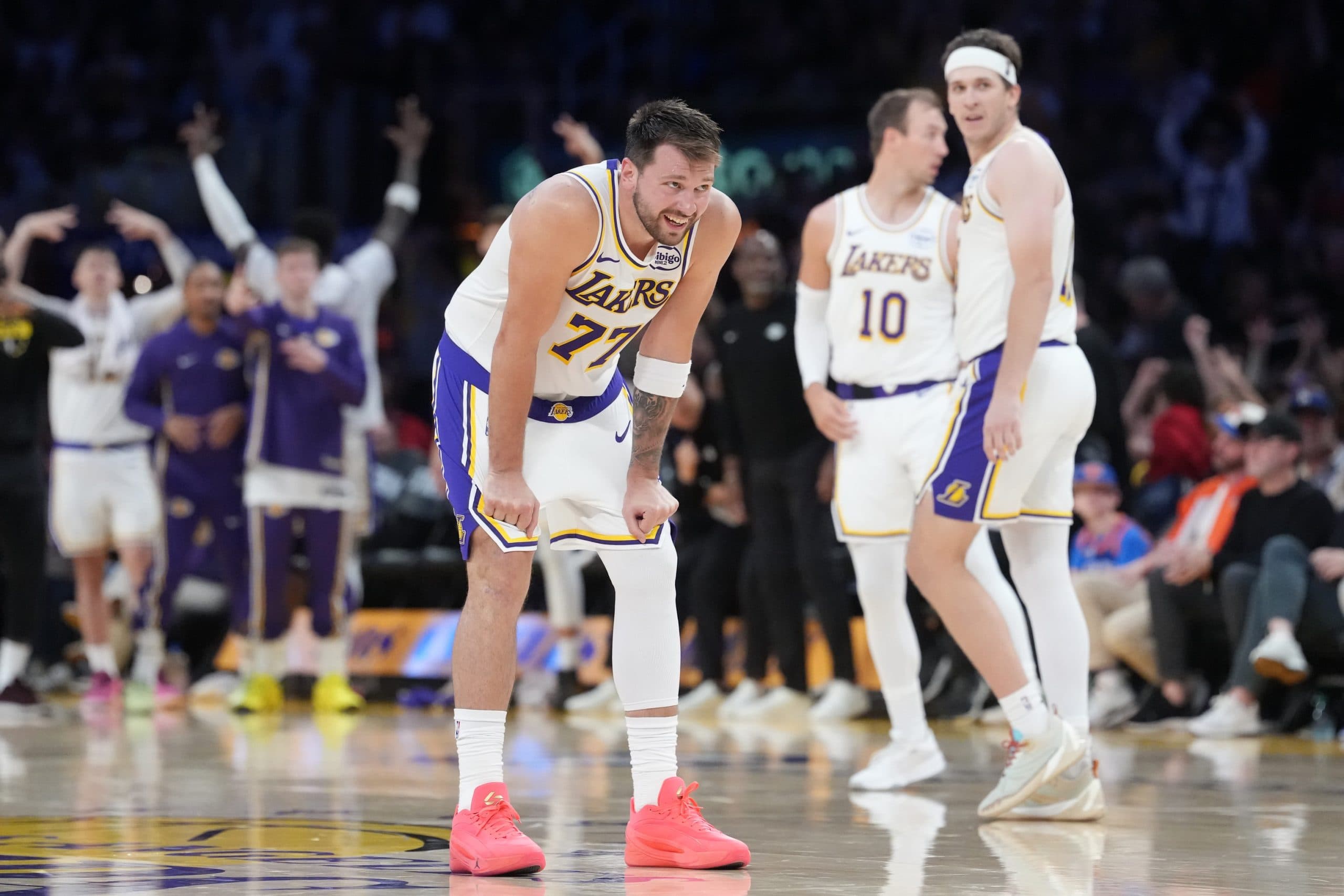 Luka Dončić écope d’une amende de 50 000 dollars pour un geste déplacé envers un arbitre