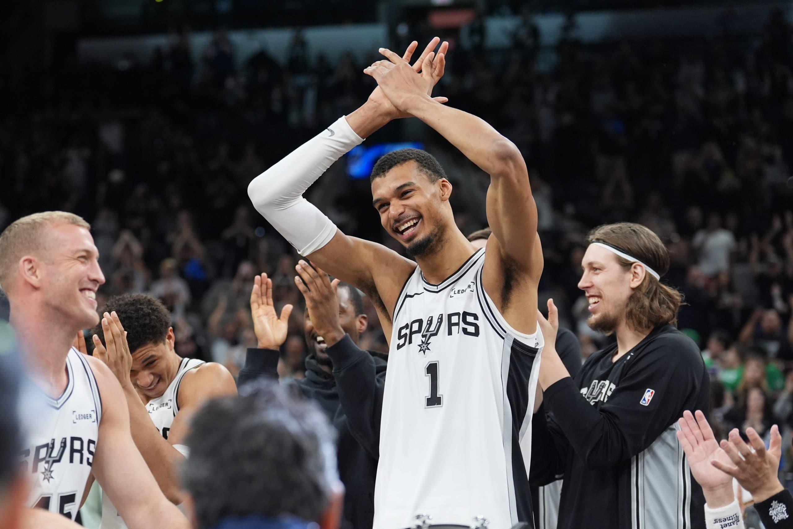 Victor Wembanyama flambe à 3-points : les Spurs s’offrent les Celtics