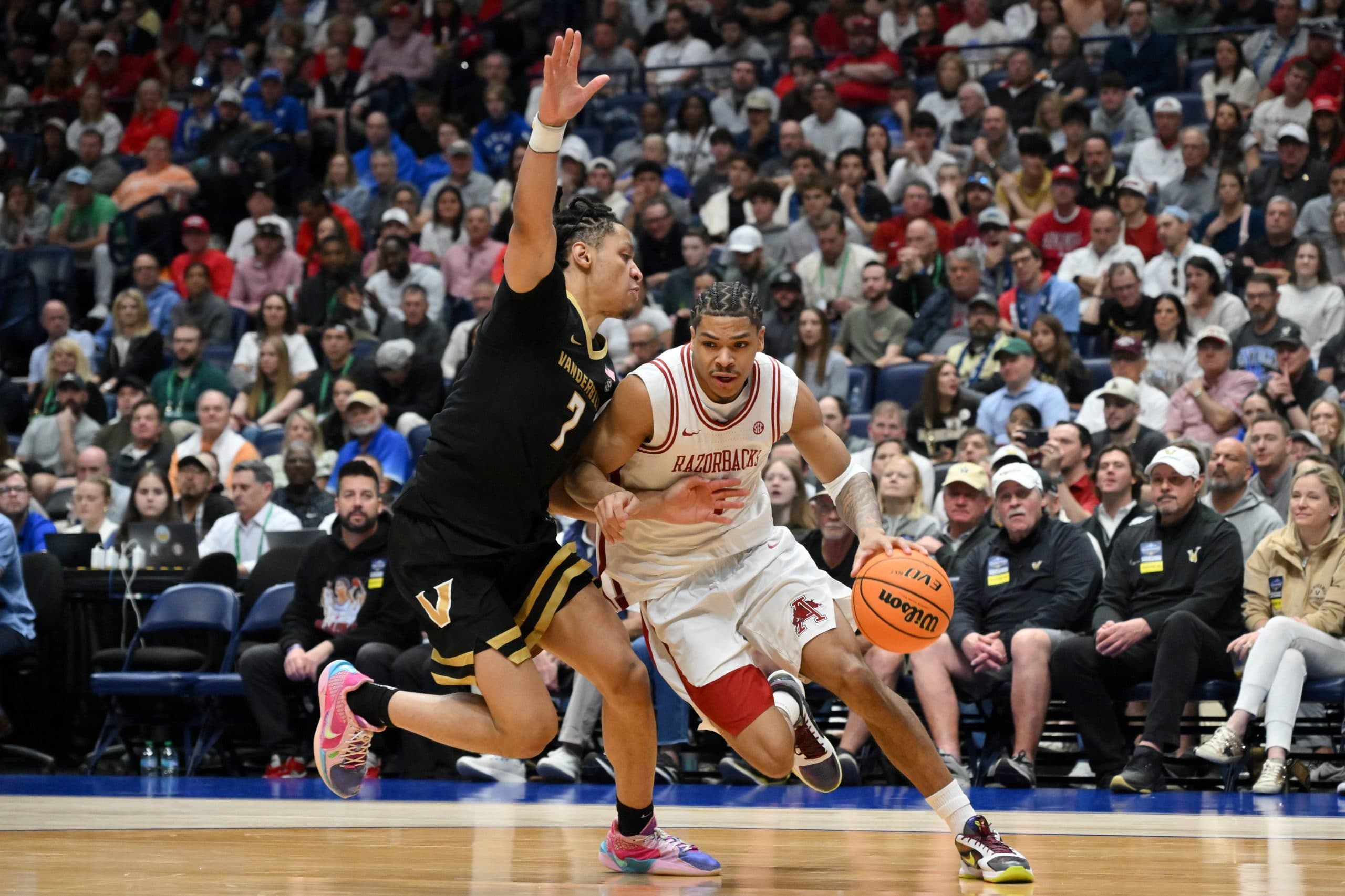 La SEC interdit le retour des athlètes passés par la NBA ou la WNBA en NCAA