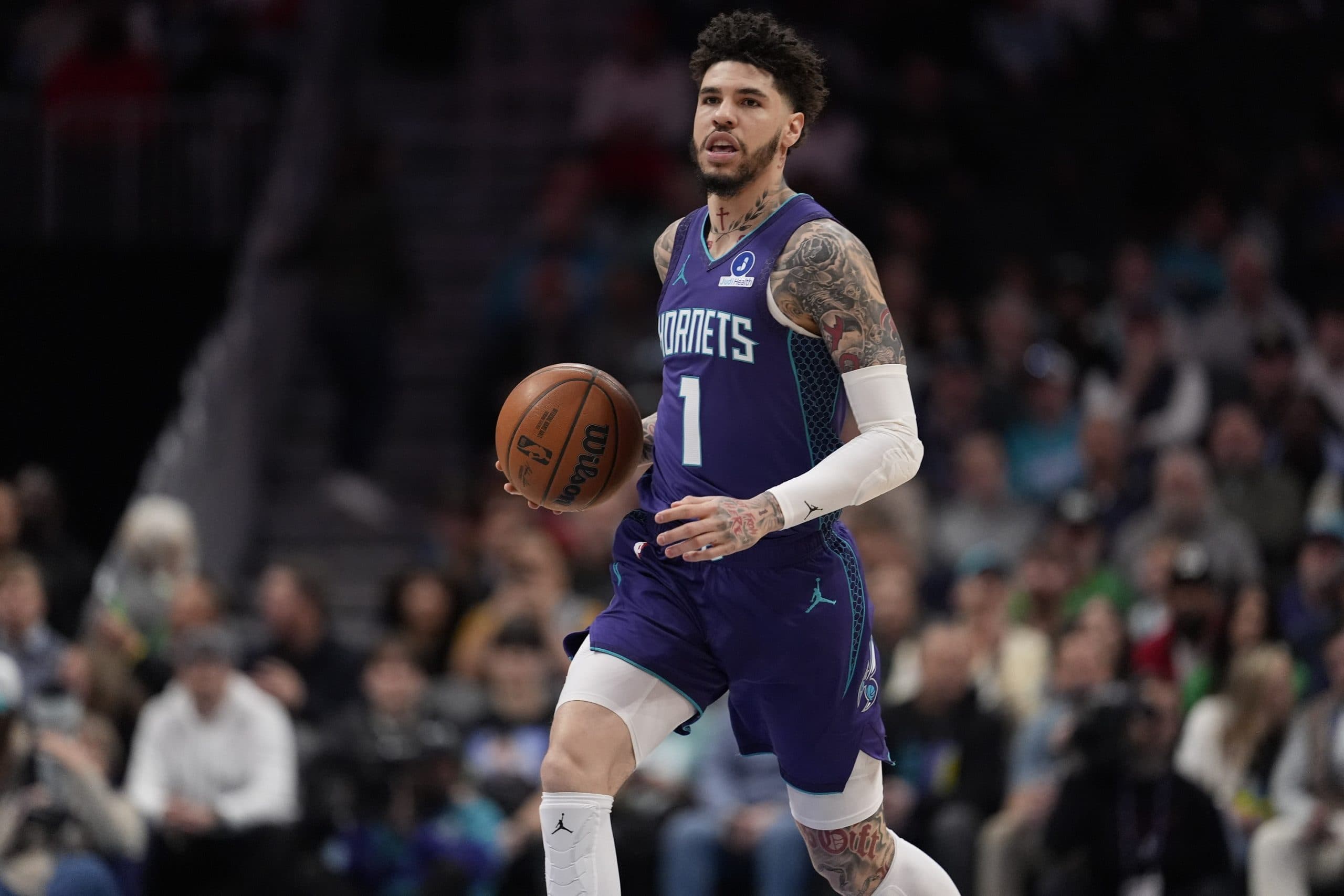 LaMelo Ball ne fait qu’une bouchée du Heat, Moussa Diabaté domine encore au rebond