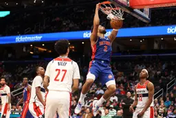 Sa blessure, survenue lors d'un plongeon pour récupérer un ballon libre le 17 mars contre Washington, pourrait l'écarter définitivement de la course aux trophées.