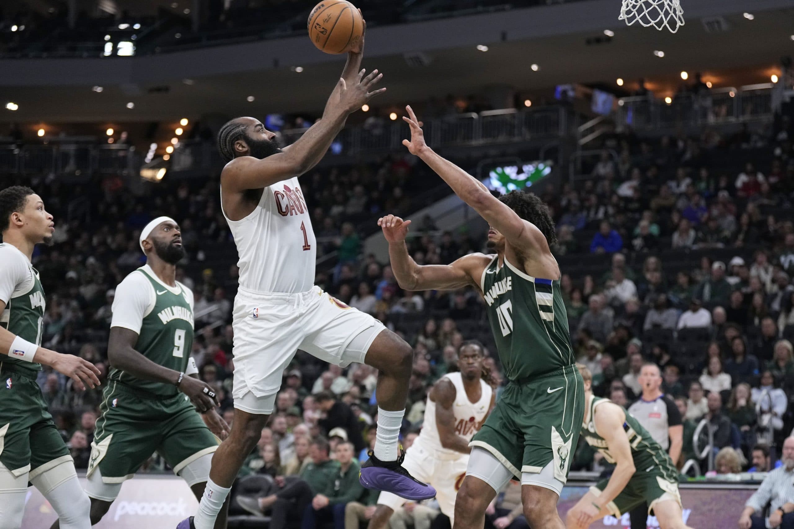 Mobley et Harden cumulent 54 points pour s’offrir les Bucks