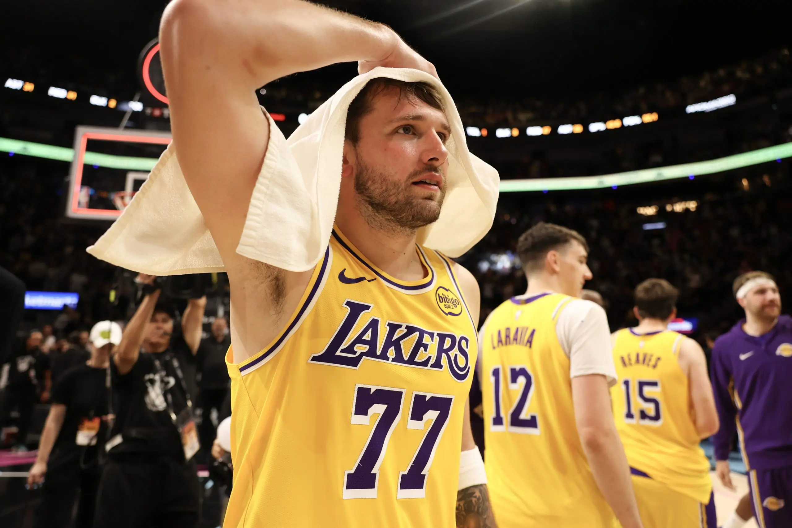 Luka Doncic inscrit 60 points et les Lakers enchaînent huit victoires consécutives