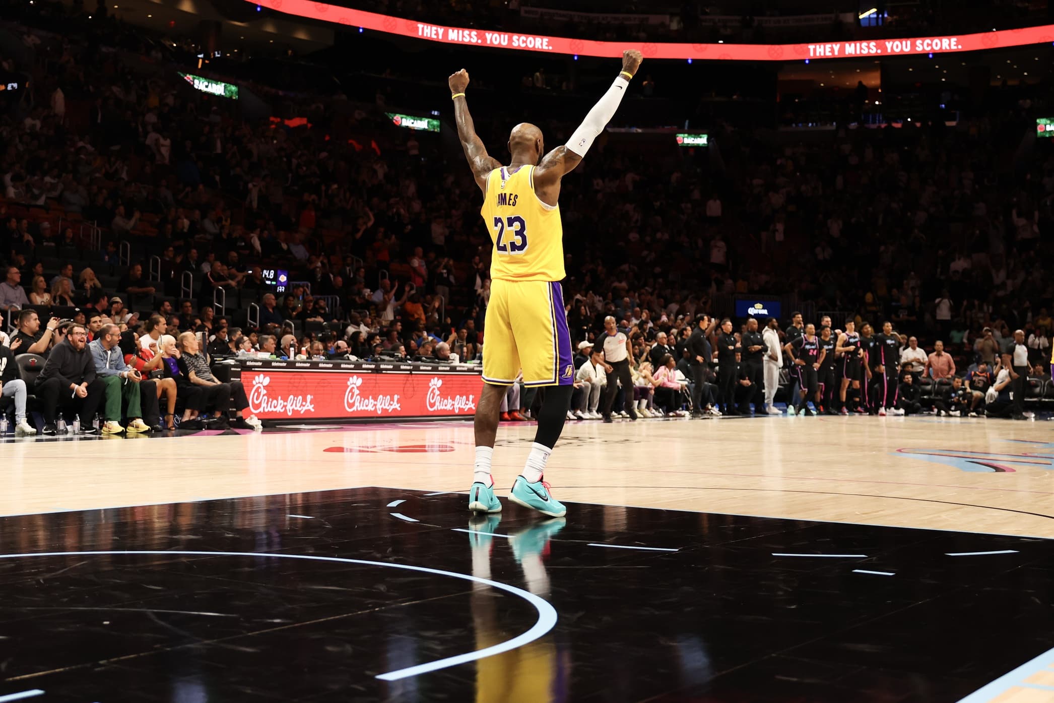 LeBron James égale le record de Robert Parish : 1 611 matchs joués en NBA