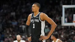Victor Wembanyama n’est pas encore le Français le mieux payé en NBA en 2026-2027, mais la hiérarchie devrait changer dès la saison suivante.