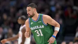 Klay Thompson rejoint le Miami Heat de Giannis Antetokounmpo. L'ancien joueur des Warriors a signé pour 2 ans et 11,5 M$ en Floride.