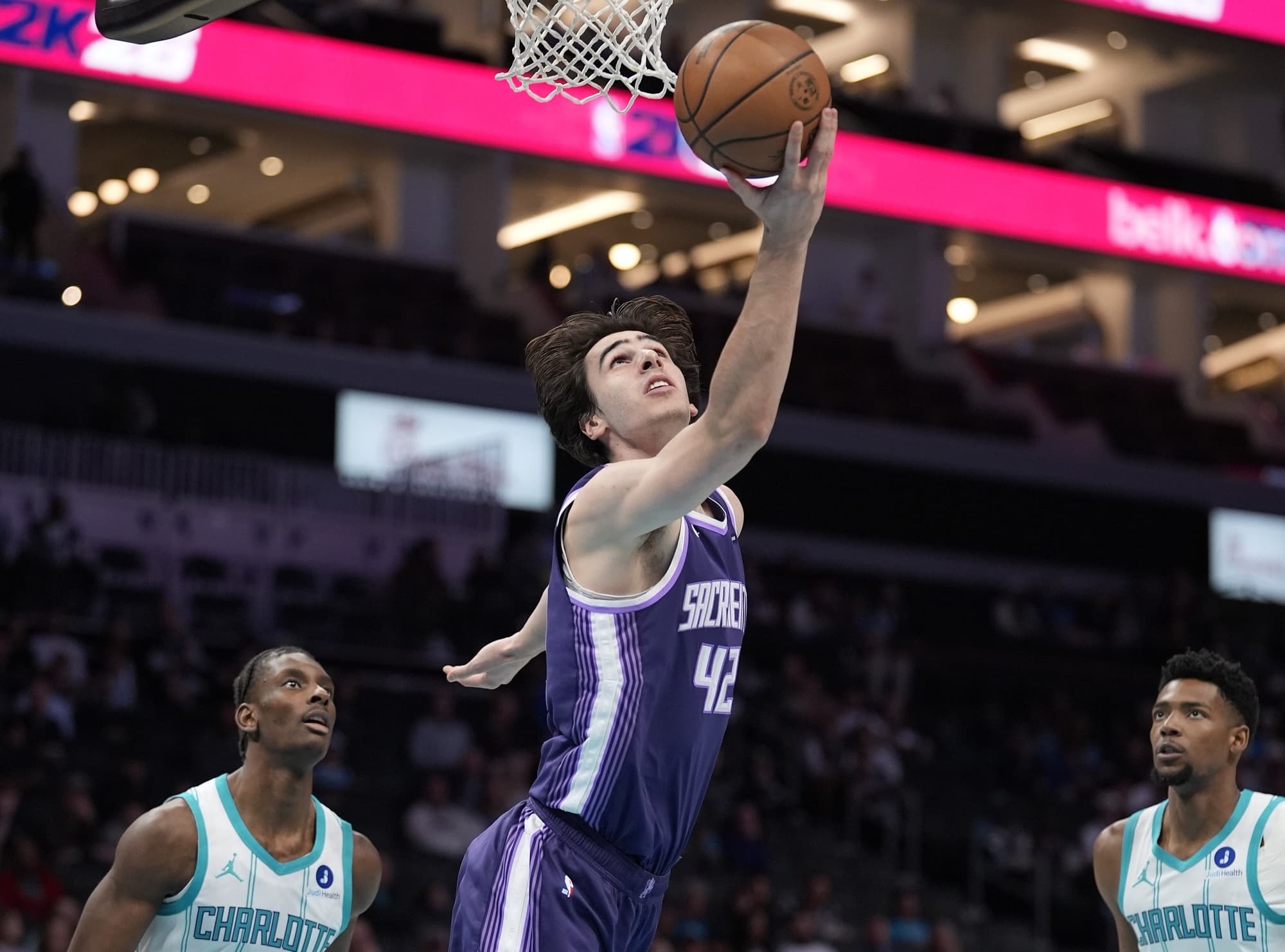 Duel d’intérieurs tricolores : Moussa Diabaté et Maxime Raynaud ont fait des étincelles