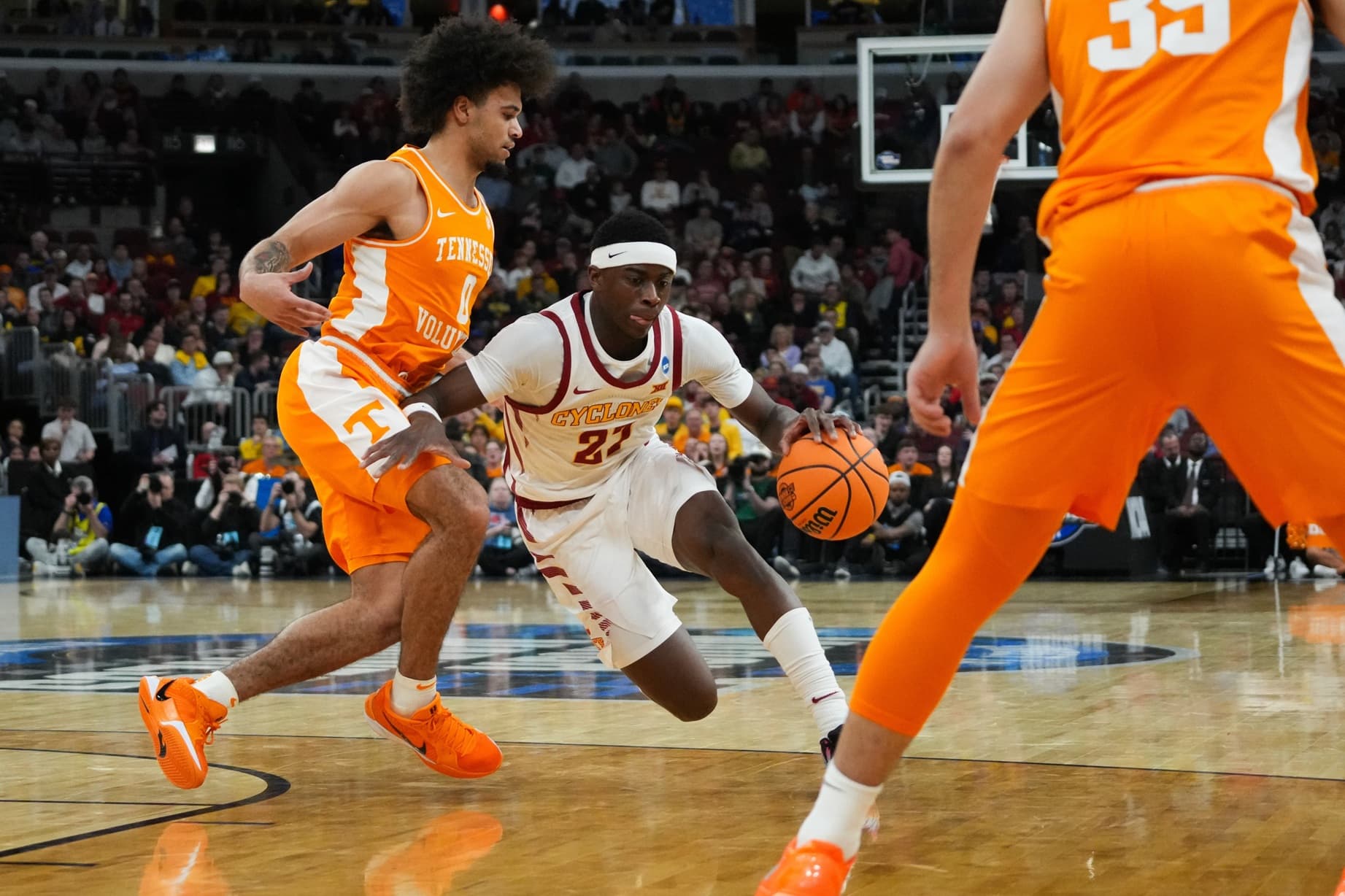 Killyan Touré s’arrête en Sweet 16 malgré un match complet, Tennessee de Clarence Massamba file à l’Elite 8