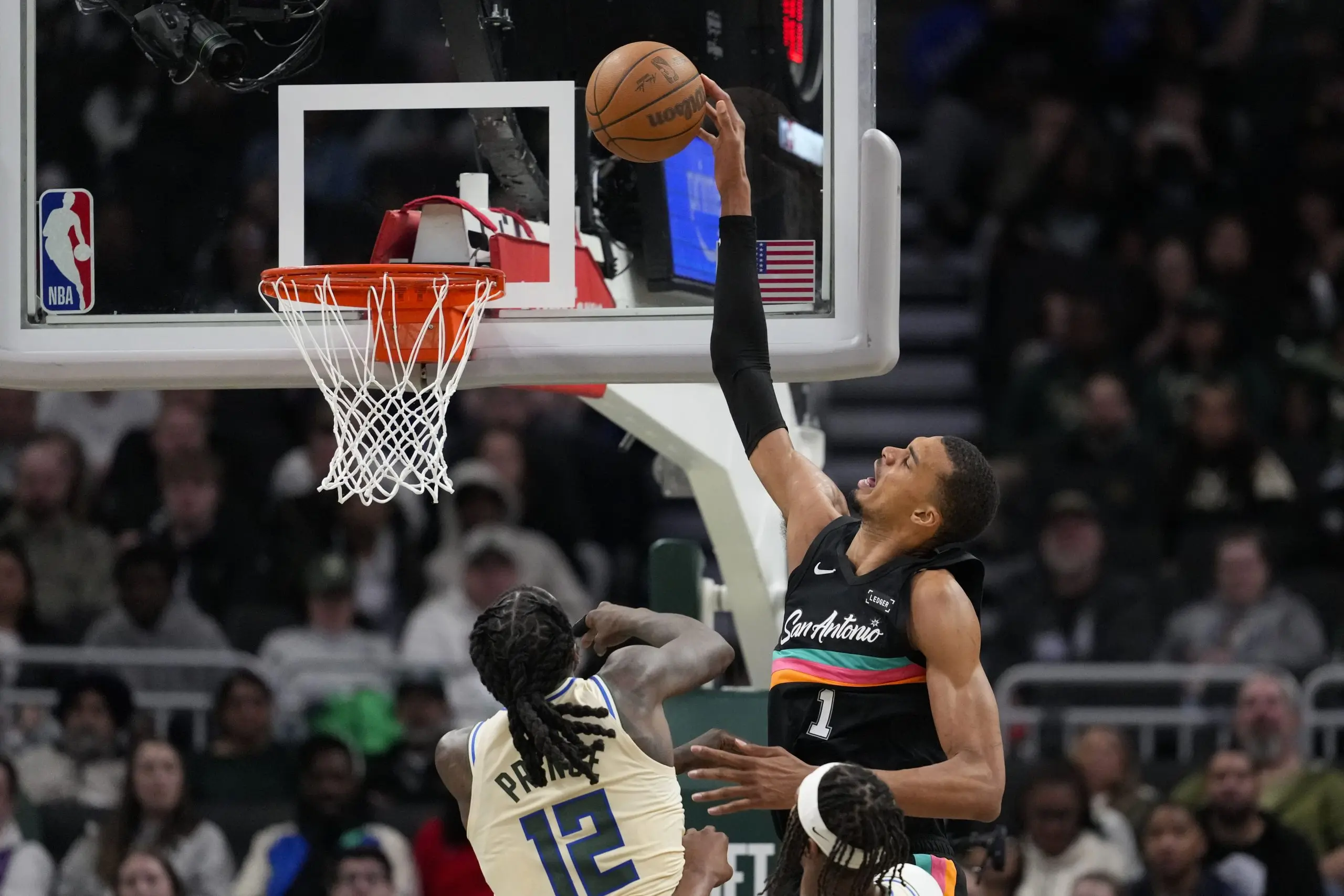 Toujours aussi dominants, les Spurs de Victor Wembanyama déroulent contre Milwaukee