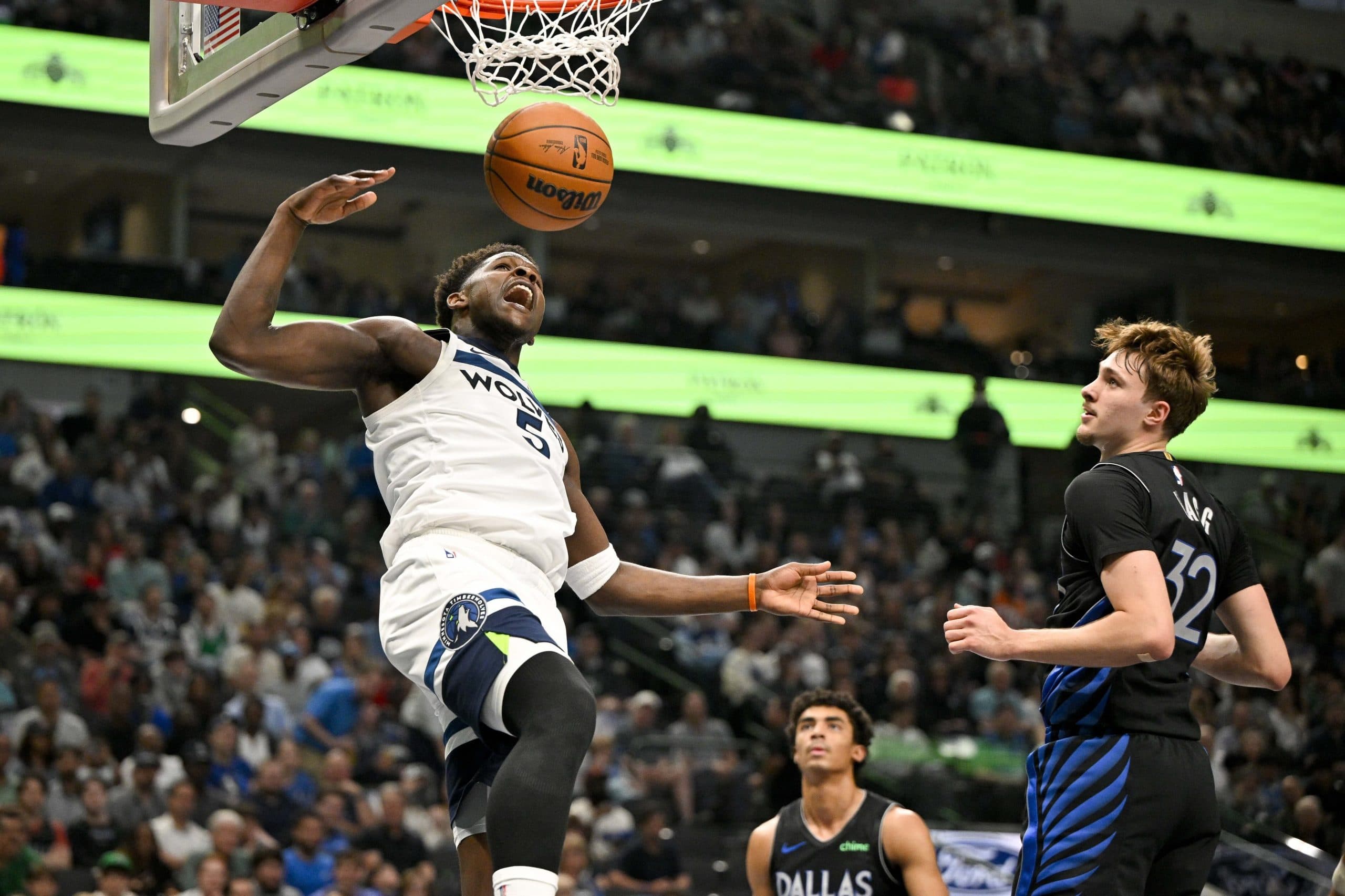 Randle, Edwards et Gobert mènent les Wolves vers une victoire écrasante face aux Mavericks