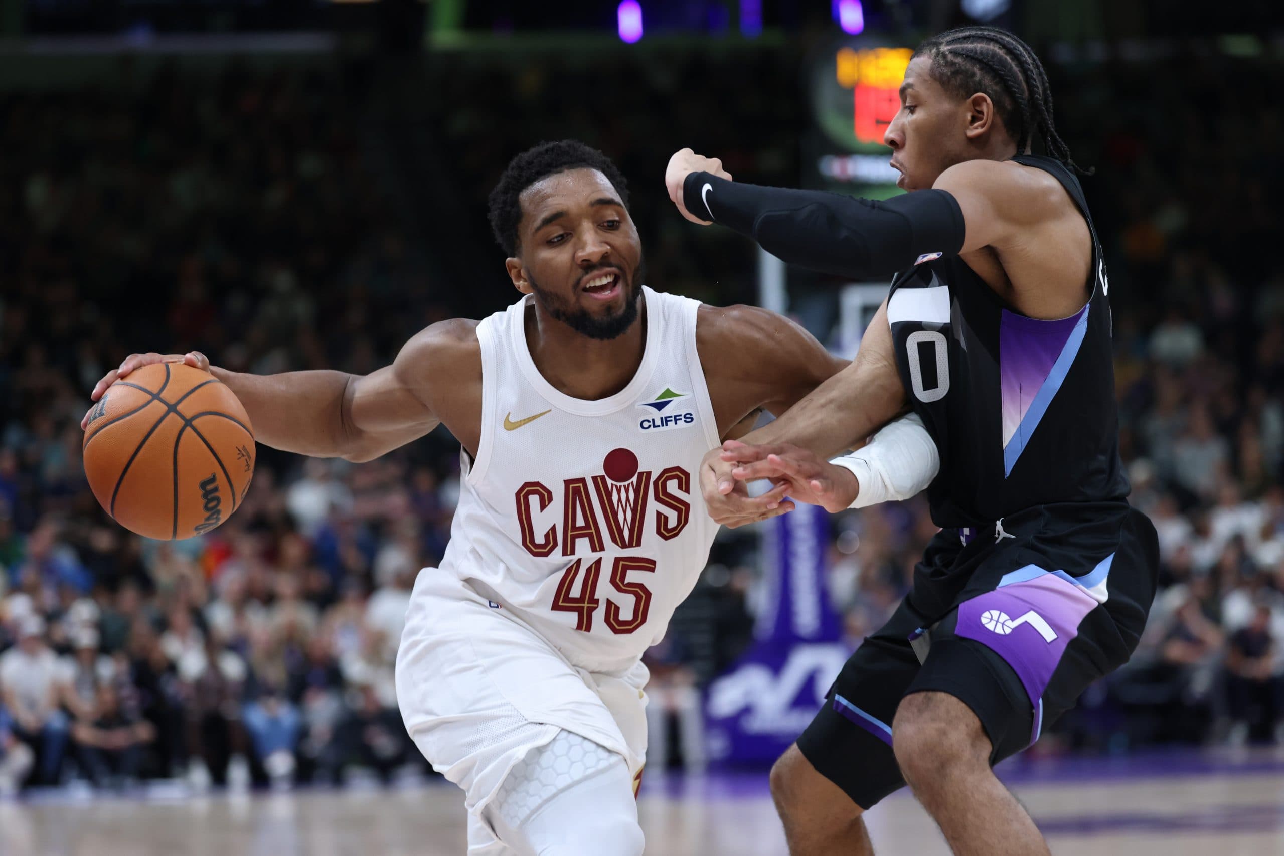 Evan Mobley et Donovan Mitchell brillent avec 34 points chacun dans la victoire des Cavaliers