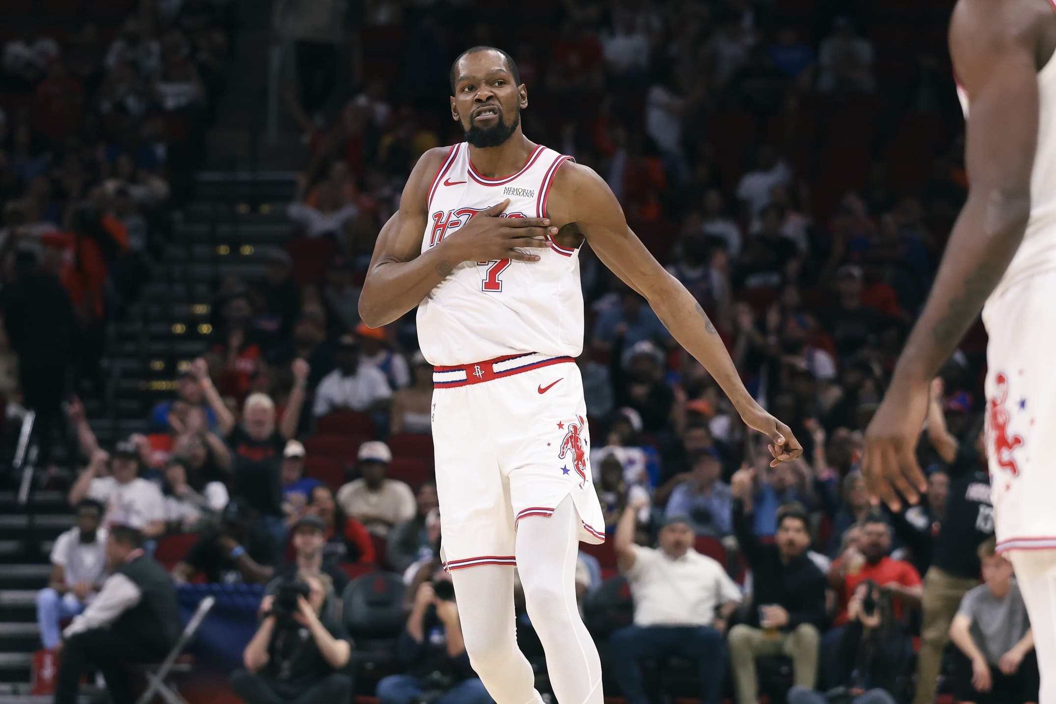 Kevin Durant donne de l’air à Houston dans la course aux playoffs