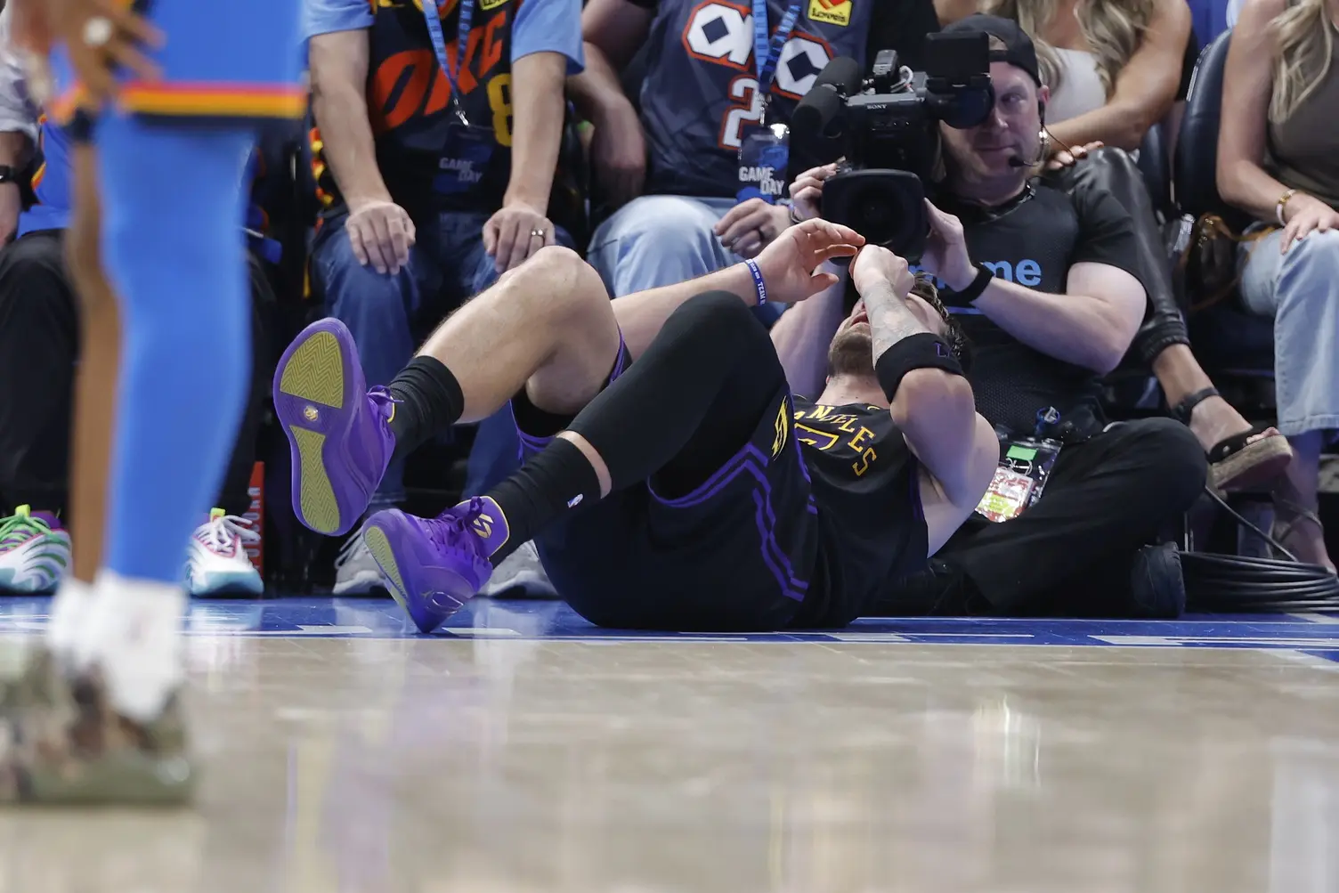 Luka Doncic de retour à Los Angeles vendredi, un espoir pour les playoffs des Lakers