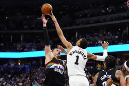 Victor Wembanyama devient le 3ème Français derrière Joakim Noah et Rudy Gobert a ravir le trophée de Defensive Player of the Year.