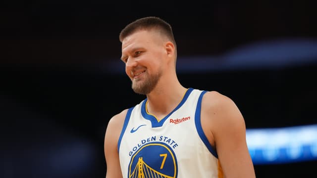 Kristaps Porzingis rempile pour deux ans, les Warriors lancent leur intersaison !