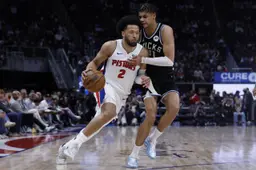 Cade Cunningham déborde les Milwaukee Bucks d'Ousmane Dieng