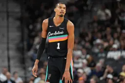 Victor Wembanyama en action avec les Spurs, finaliste pour le MVP et le Défenseur de l’année NBA 2026.