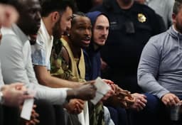 Shai Gilgeous-Alexander en civil vendredi soir contre les Nuggets