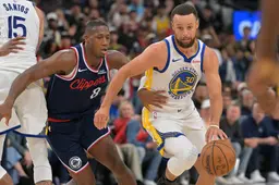 Curry a terminé avec 35 points à 12/23 aux tirs, dont un remarquable 7/12 à 3-points.