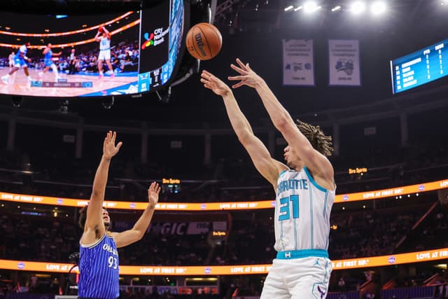 Noah Penda plante 23 points mais Orlando perd contre les Hornets de Salaün