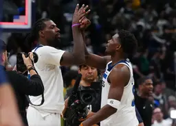 La série, désormais à égalité 1-1, se déplace maintenant à Minneapolis pour le Game 3 jeudi soir.