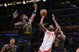 Kevin Durant face à Deandre Ayton dans une série entre Rockets et Lakers où Los Angeles tente de garder la main malgré un effectif diminué.