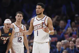 Devin Booker s'est vu recevoir une faute technique après avoir tenté de sauver une balle de la sortie.
