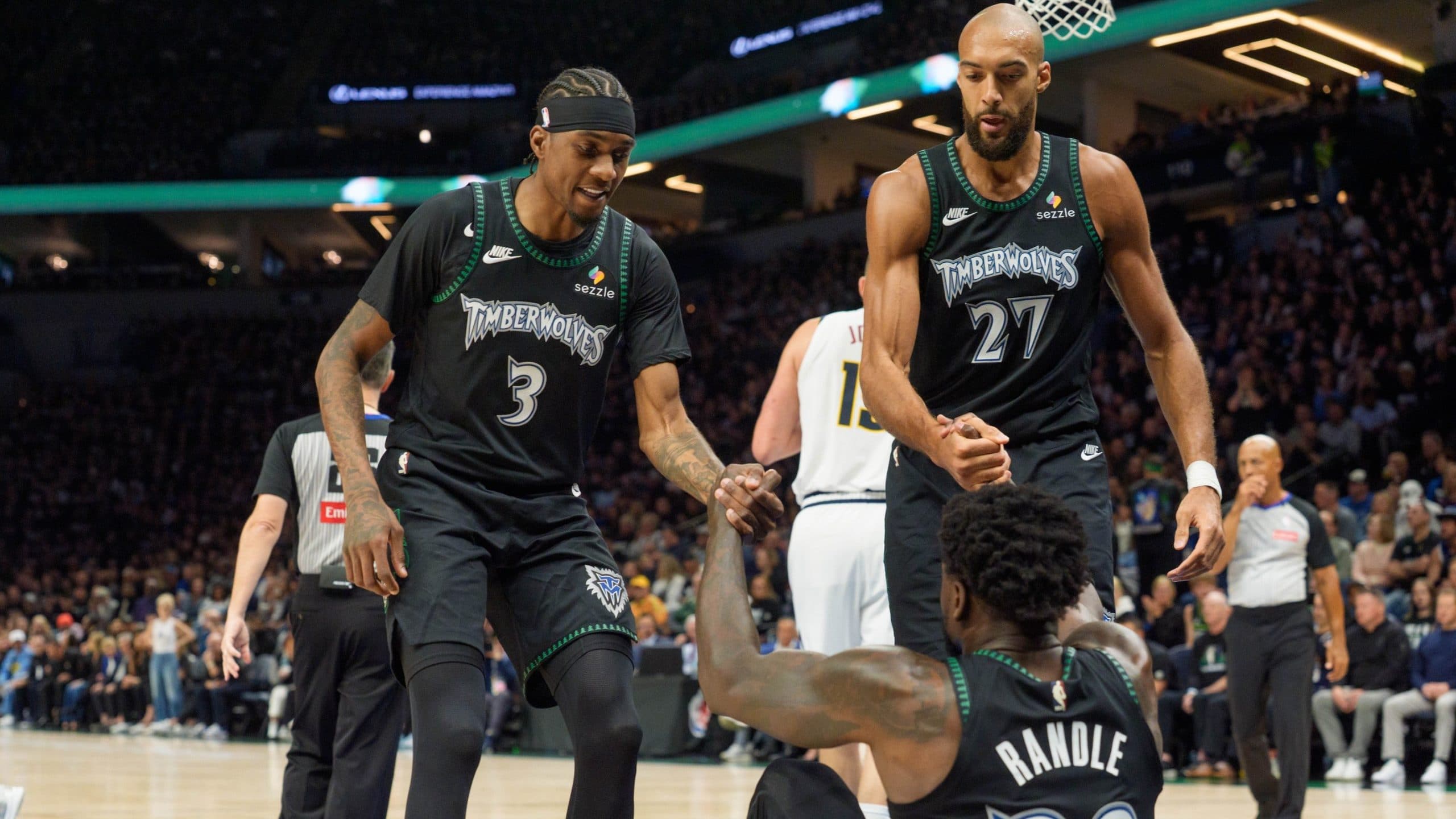 Les Timberwolves cherchent les remplaçants de Julius Randle et Naz Reid