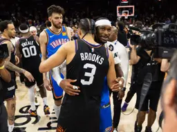 Dillon Brooks et Shai Gilgeous-Alexander se sont quittés sur une accolade après la série.